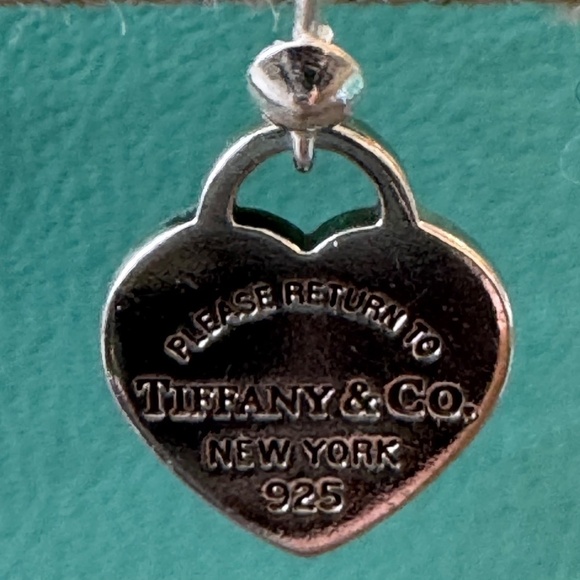 Authentic Tiffany & Co. Heart earrings. - Picture 3 of 5
